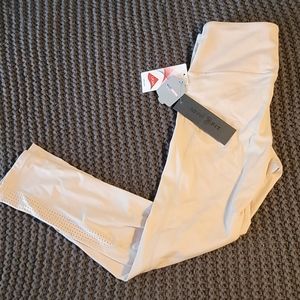 💜Cream NWT Savvi athletic leggings💕